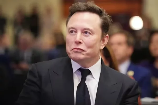 A medida que Musk gana poder en Washington, su popularidad cae, según encuesta de AP-NORC