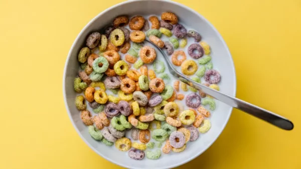Muchos de los cereales para el desayuno son calificados como comida ultraprocesada, pero ¿eso significa que son malos para la salud?