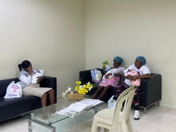 Partos de haitianas disminuyen un 11% en 2025 y se registran 18,434 casos.