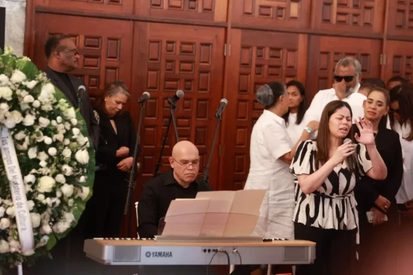 hija de Rubby catando