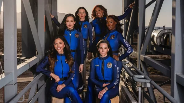Katy Perry, junto a las otras cinco mujeres que conocerán el espacio con Blue Origin. Fuente externa