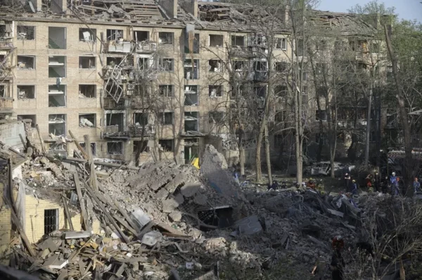 Rusia responde a la propuesta de tregua de Zelenski con el mayor ataque a Kiev en meses