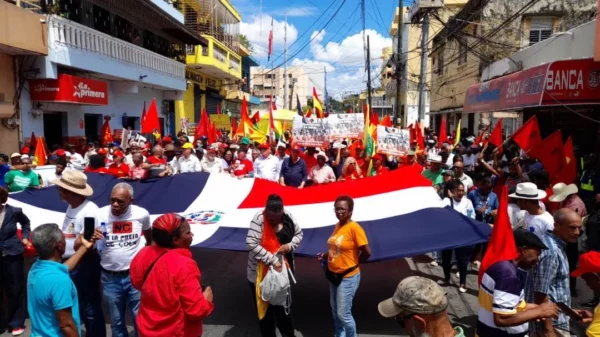 marcha pacifica por 60 aniversario de la revolución de abril