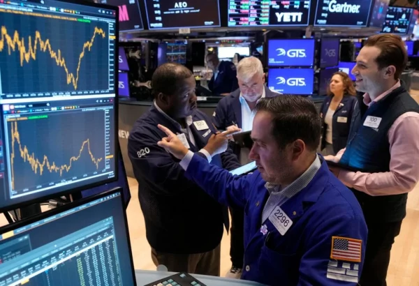 Wall Street cierra mixto en la víspera del anuncio de los aranceles de Trump
