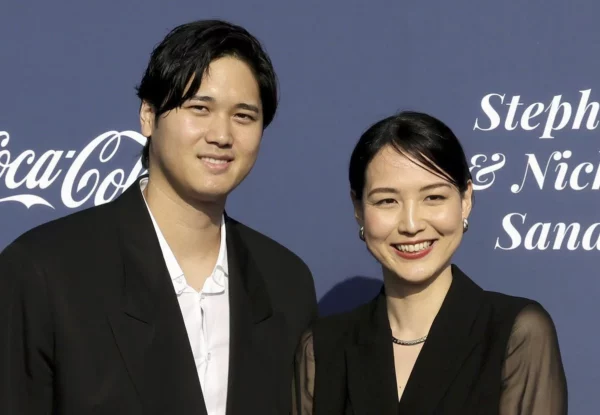 ohtani y esposa mlb
