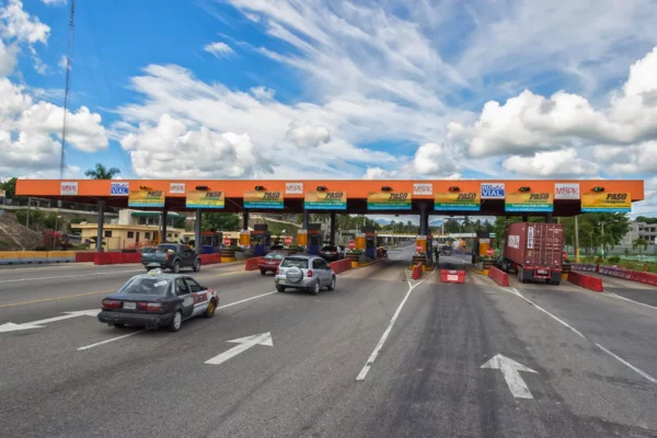 El peaje del kilómetro 25 de la autopista Duarte. Fuente externa