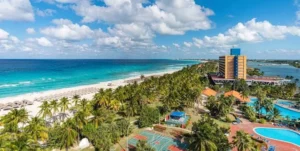 Sol y playa sin turistas- el otrora motor de la economía cubana, en crisis