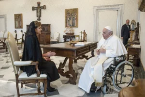 La vicepresidente Raquel Peña junto al papa Francisco. Fuente externa