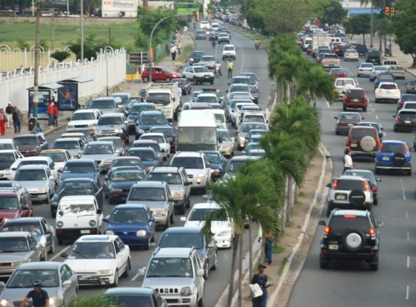 El 99.0  % de los vehículos poseen más de cinco años de fabricación.