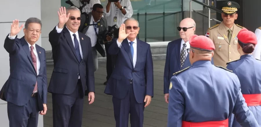 La reunión de los expresidentes con el presidente Luis Abinader ha sido bien valorada por diferentes sectores sociales. La reunión de los expresidentes con el presidente Luis Abinader ha sido bien valorada por diferentes sectores sociales.