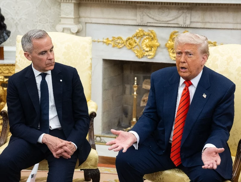 Donald Trumo junto al premier canadiense Mark Carney.