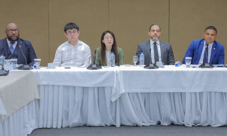 Participaron representates de Huawei, Banco Central.