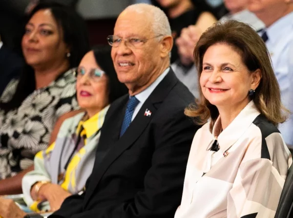 Raquel Peña  fue   oradora en el     Instituto Técnico Superior.