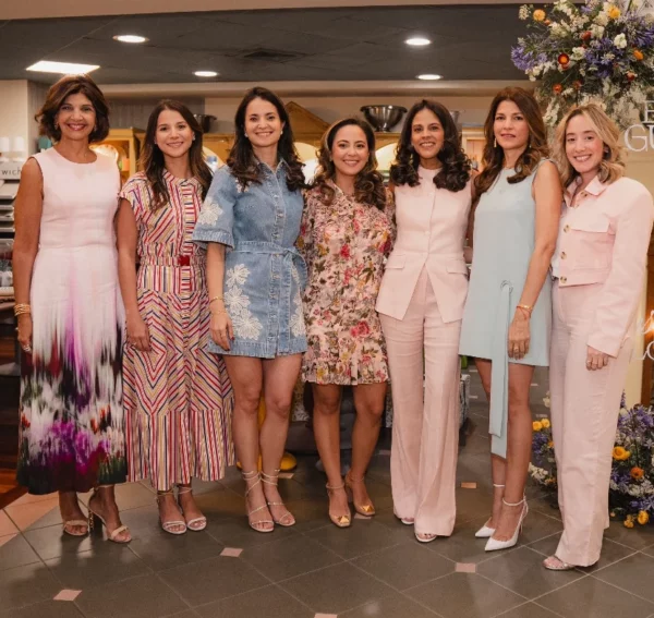 Parte de las damas que se dieron cita al evento social.