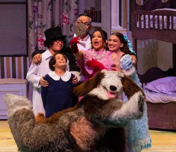 “Peter Pan, el musical” reunió  familias en  Teatro Nacional.