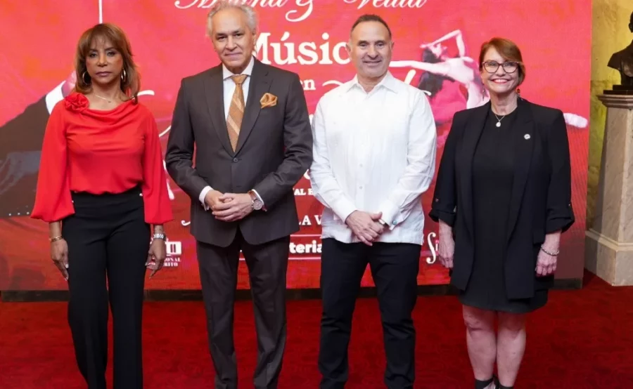 Fátima Guzmán, José Antonio Molina, Carlos Veitía y Mianlea Salett. fuente externa Fátima Guzmán, José Antonio Molina, Carlos Veitía y Mianlea Salett. fuente externa