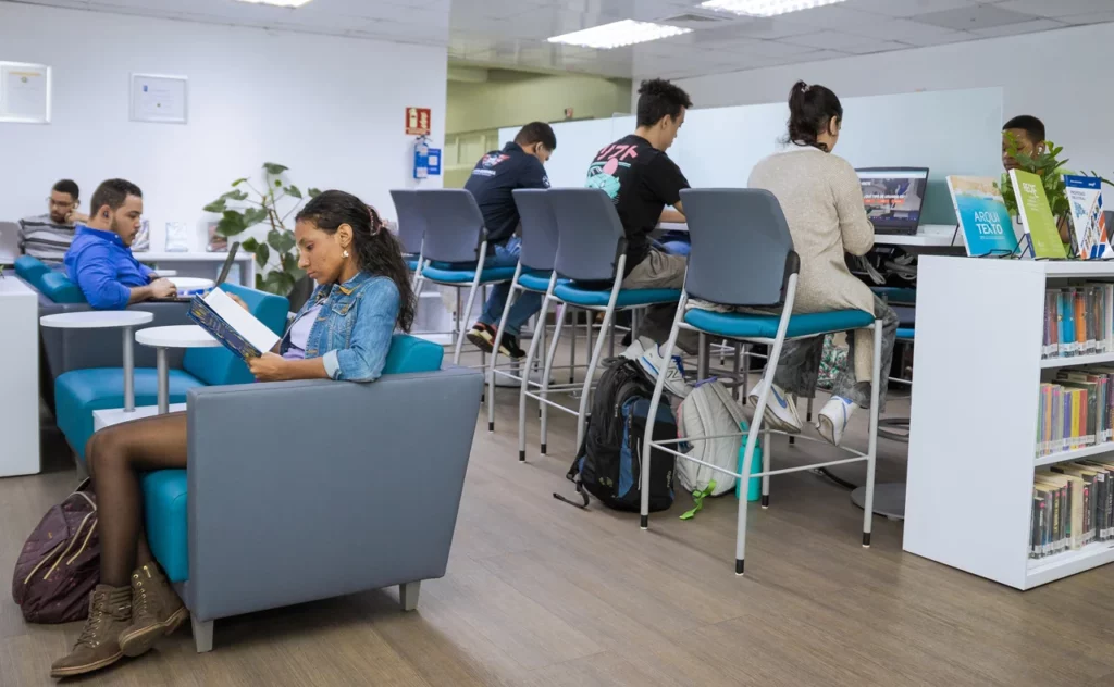 Biblioteca Fidel Méndez Núñez de UNAPEC recibe distinción
