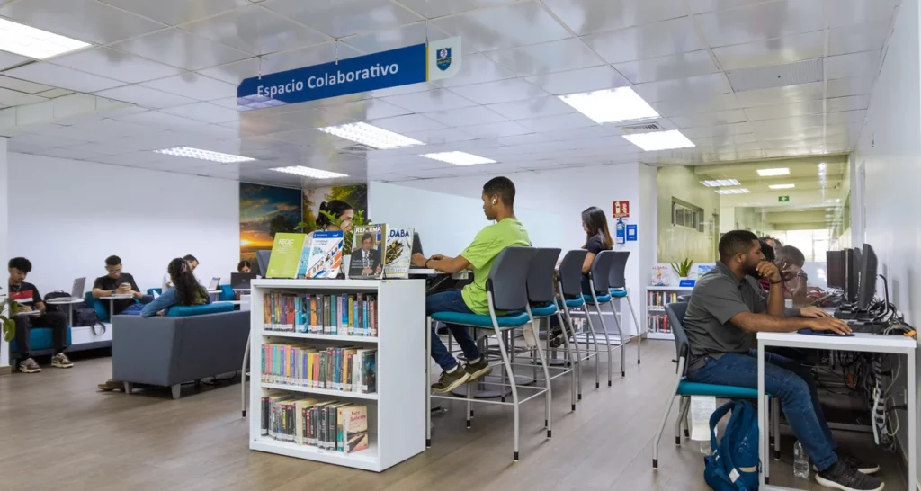 Biblioteca Fidel Méndez Núñez de UNAPEC recibe distinción