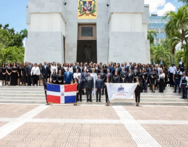 Félix Santana García encabeza ofrenda floral.
