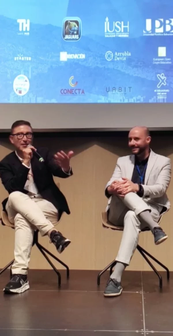 Ejecutivos del banco durante la rueda de prensa.