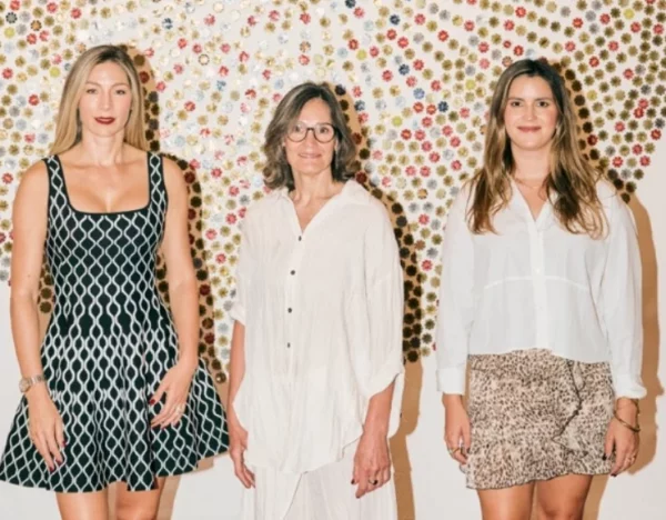 Elsa Maldonado, Emilia Azcárate y Nicole Bainov, durante el encuentro.