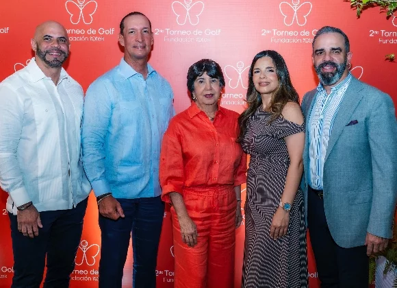 Junior Tolentino, Magín Ferreiro, Olga Noboa de Arocha, Glenda Borbón y Roberto Rodríguez.