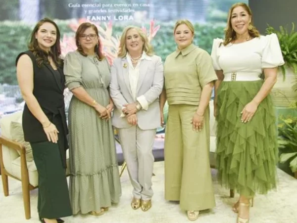 Michelle del Villar, Mary Domínguez, Fanny Lora, Mónica Estévez y Grisbel Medina.