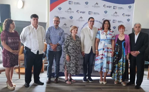 Sara Torres, Armando de la Garza, Luis José Chávez, María Shaw Arocena,  Jorge Subero Medina, Yenny Polanco Lovera, Karmen Garrido y Fernando Milo.