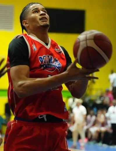 Wilmer Burgos de los Potros de Villa Francisca, penetra.