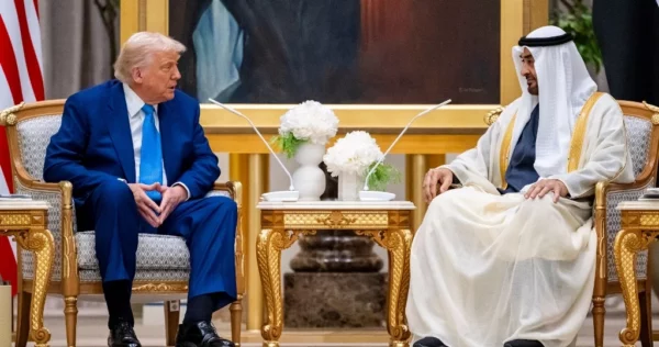 El presidente de Emiratos Árabes Unidos, Mohamed bin Zayed Al Nahyan junto a Donald Trump en su última visita.
