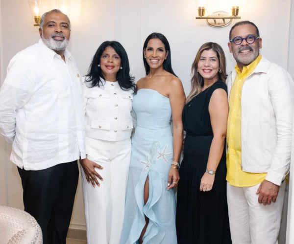 Eliezer Pérez, Lidia Pérez, Michelle Reynoso, Omaira Mañón de Pérez y Micaías Pérez.