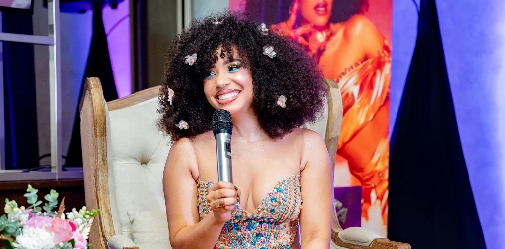 La cantante y compositora dominicana Chelsy durante su rueda de prensa. AGENCIA FOTO