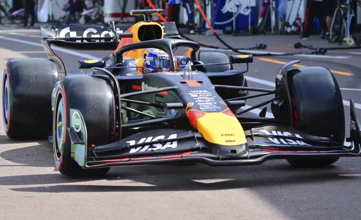 El piloto Max Verstappen, entrena para estar listo en el Gran Premio de España, el domingo.