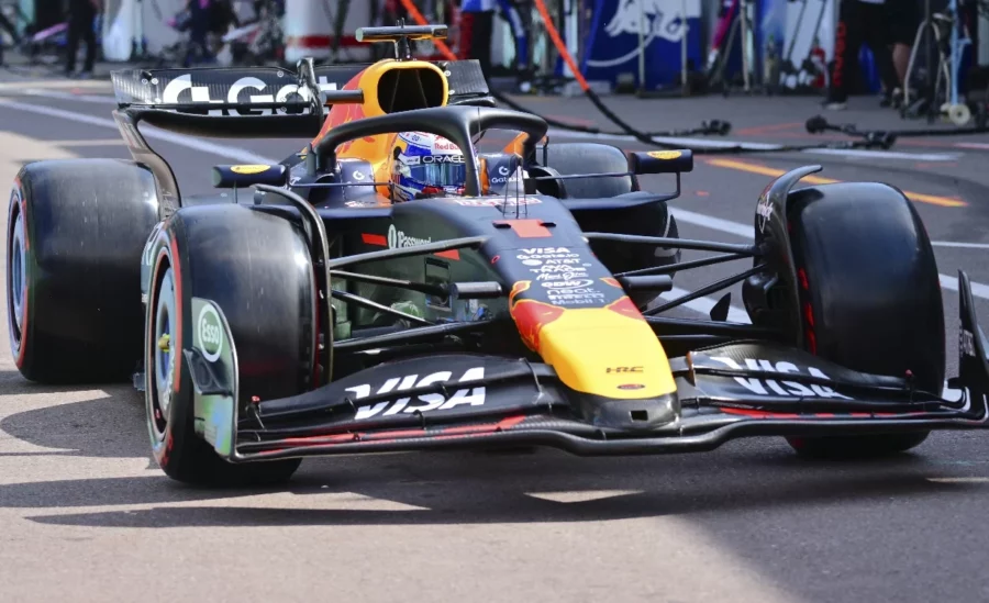 El piloto Max Verstappen, entrena para estar listo en el Gran Premio de España, el domingo. El piloto Max Verstappen, entrena para estar listo en el Gran Premio de España, el domingo.