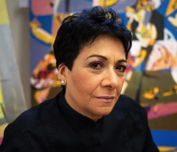 La  admirada cantante boricua Sophy regresa a cantar.