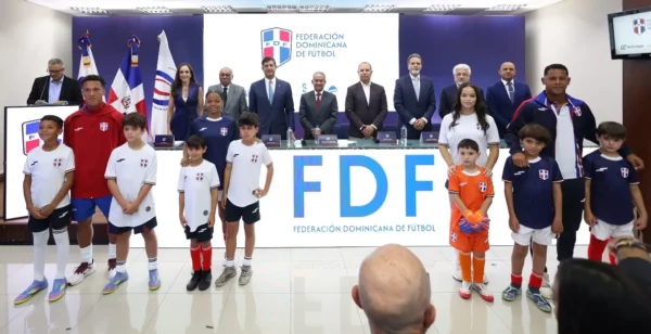 Presentación de nueva chaqueta y logo oficial de la Federación Dominicana de Fútbol.
