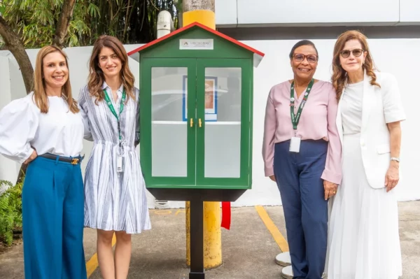 Laura Mena, Sofía Ferites, Rowena Sharpe y Christian Heinsen durante la inauguración.