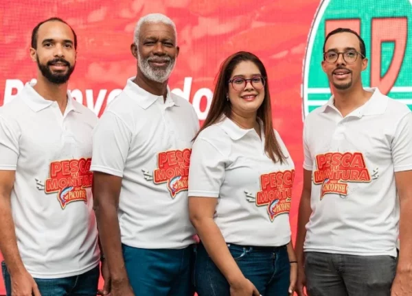 Tomás Pascual Martínez, Tomás Martínez Peguero, Diana Martínez y Tomás Enrique Martínez.