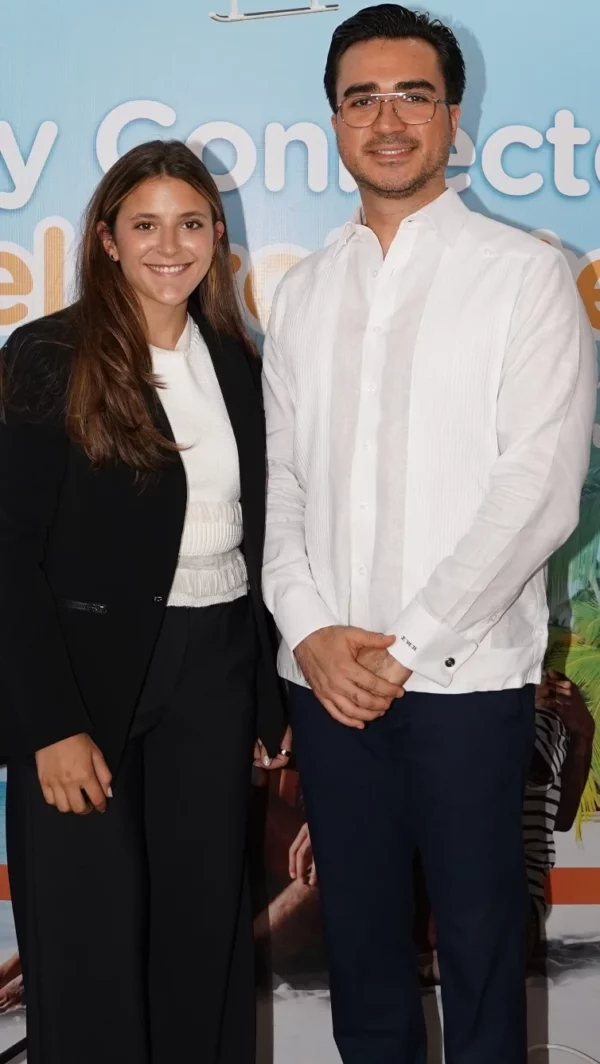 Mariella Acebal y Enmanuel Wu.