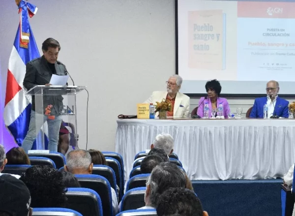 Directivos del Archivo General de la Nación en el acto.