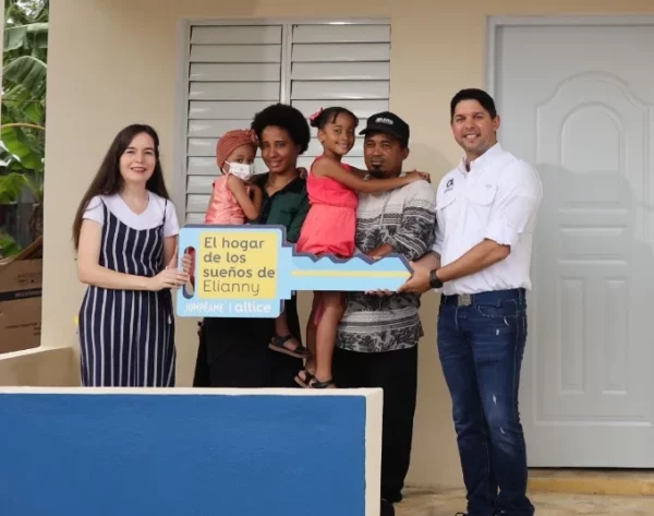 Entrega de la Casa a Elianny por Jompéame.