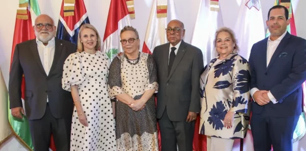 José Ramón Brea González, Clara Reid, Miriam Germán, Milton Ray Guevara, Rayza Rodríguez y José Manuel Romero.
