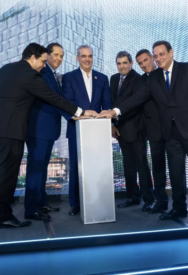 El acto de primera piedra de la nueva sede de la Clínica Abreu se celebró con la presencia del presidente de la República, Luis Abinader.