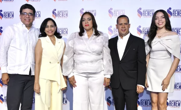 Dio Astacio, Evelyn Astacio, Patricia Turbí, Reinaldo Ferrer y Fernanda Rojas.