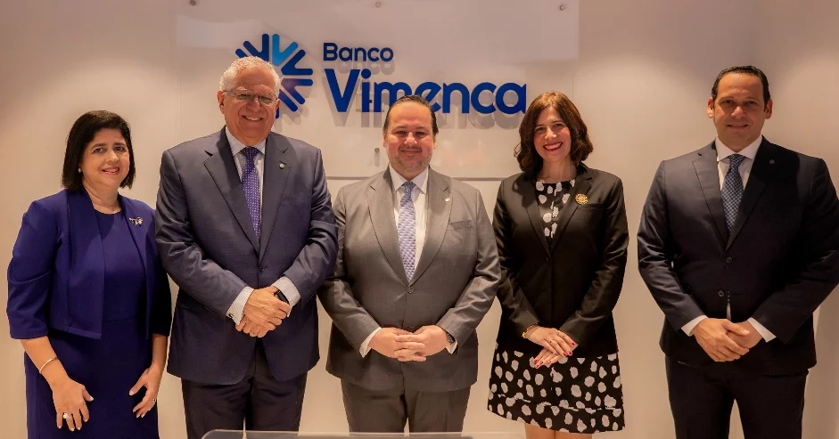 Tania Ares, Víctor Virgilio Méndez Saba, Jesús Cornejo, Giselle Marie Méndez Sued y Roque del Giudice.