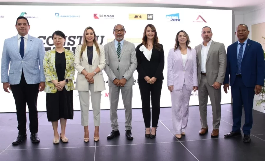 Elmer González, Sun Quianyuan, Annerys Meléndez, José Veras, Miriam Batista, Gloria Reyes, Ernesto Mejía Mazara y Carlos Mendoza. Elmer González, Sun Quianyuan, Annerys Meléndez, José Veras, Miriam Batista, Gloria Reyes, Ernesto Mejía Mazara y Carlos Mendoza.