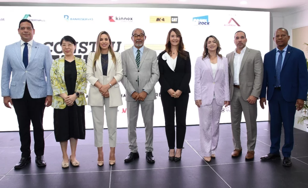 Elmer González, Sun Quianyuan, Annerys Meléndez, José Veras, Miriam Batista, Gloria Reyes, Ernesto Mejía Mazara y Carlos Mendoza.