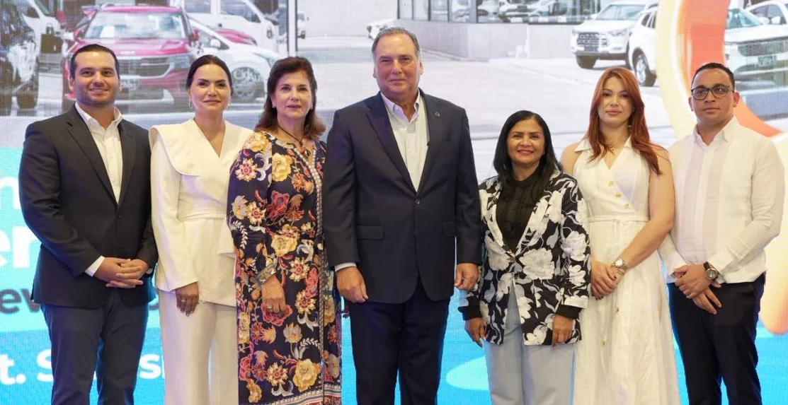 Fernando Miguel Villanueva, Julissa Céspedes, Sarah Villanueva Sued, Fernando Villanueva Sued, Ángela Hernández, Denisse de Cid y Saúl Cid.