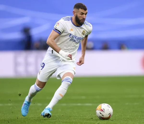 Karim Benzema se alza con máximos honores en Arabia.