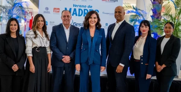 Nurca Portorreal, Ibelca Vásquez, Paco Pérez, Theresa Sullivan, Máximo Paulino, Verónica Roque y Pamela Rodríguez.